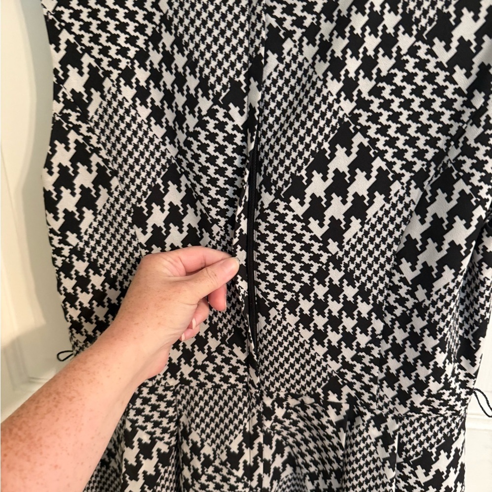 Mod Cloth Stylish Black and White Houndstooth Dress - Picture 5 of 13